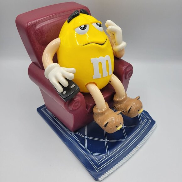 Vintage M&M Collectible Candy Dispenser Yellow Peanut MM on Recliner - Picture 9 of 9